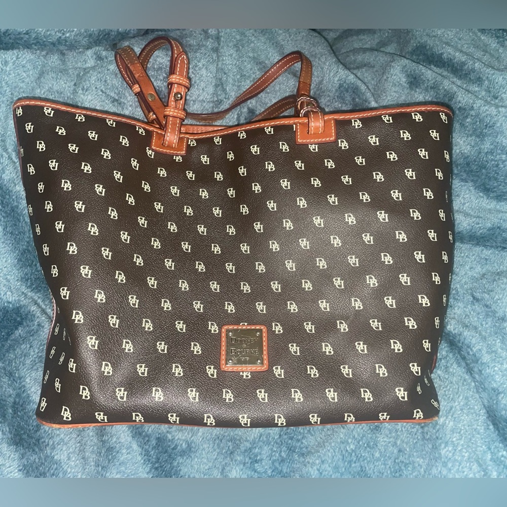 🦆Large Dooney and Bourke Tote 🦆